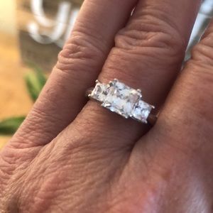 RETIRED STYLE! Touchstone Crystal by Swarovski COUNTESS RING SIZE 7 - Gorgeous!